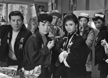 美空ひばりの人情味溢れる演技！高倉健は、社交的な男を爽やかに演じる「魚河岸の女石松」