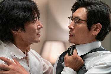 イ・ビョンホン、チョン・ウソンら50代俳優が躍動！チャン・ドンゴンの色褪せない魅力が詰まった映画「満ち足りた家族」