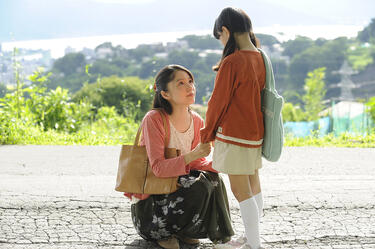 18年ぶりの大河ドラマ「豊臣兄弟！」出演も話題！宮崎あおいが温かな愛情で作品を包む橋本愛との共演作「バースデーカード」