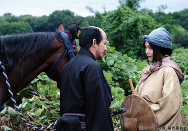 <strong>岡田准一</strong>×<strong>有村架純</strong>、戦乱に翻弄された愛――映画「関ヶ原」で描かれる石田三成と初芽の切ない運命
