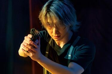 Snow Manでの姿とのギャップに見惚れる...佐久間大介が内田英治監督と共に俳優としての階段を歩む3度目のタッグ作「スペシャルズ」