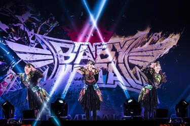 BABYMETALの15周年の重みが詰まったさいたまスーパーアリーナ公演！世界を魅了する圧倒的熱量のステージ