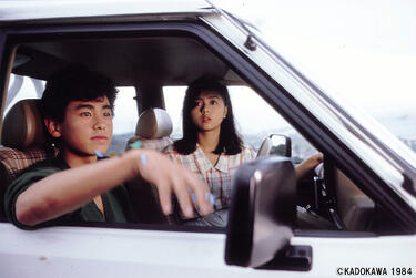 薬師丸ひろ子、1984年の主演作「メイン・テーマ」の魅力――名曲とともに19歳の揺れる心を映し出す青春ロードムービー