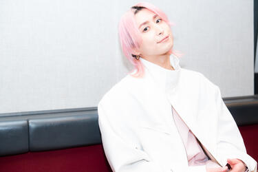 <strong>佐久間大介</strong>「役を見てほしい」 TVアニメ『キルアオ』古波鮫シン役を通して声優としてのスタンスを語る