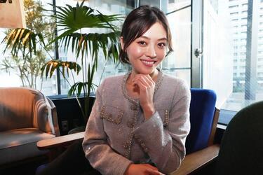 4代目バチェロレッテ・平松里菜が、参加男性を一言で表すのなら？幼少期の人となりにも迫る