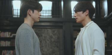 チソン×ジニョン(GOT7)が魅せる緊迫の対峙！ドラマ「悪魔判事」で交錯する2人の視線と信念