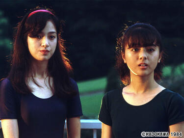 当時20歳の<strong>薬師丸ひろ子</strong>が主演を務めた80年代アイドル映画の傑作『Wの悲劇』